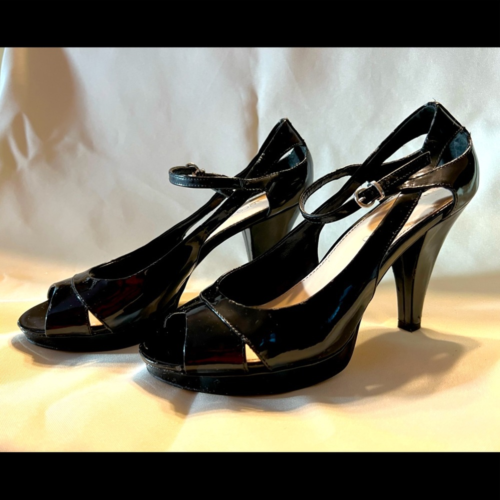 Franco Sarto peep toe black patent size 9.5 with 4” heel